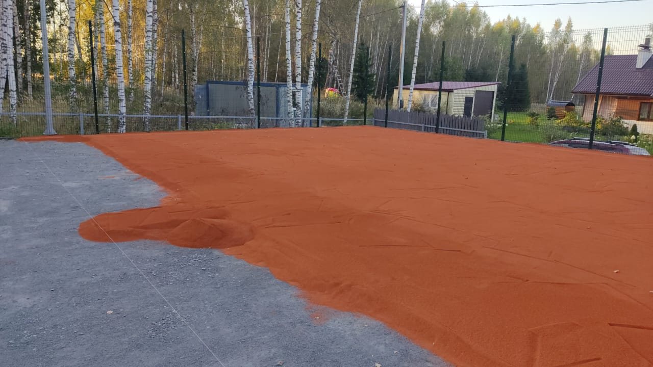 Укладка покрытия теннисного корта